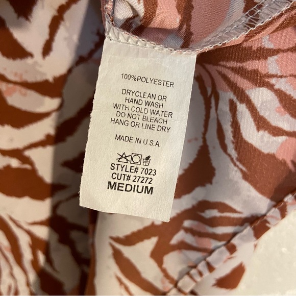 Entro Animal Print Puff Sleeve Top Size M - Picture 5 of 5